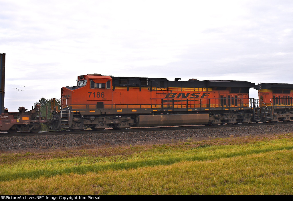 BNSF 7186